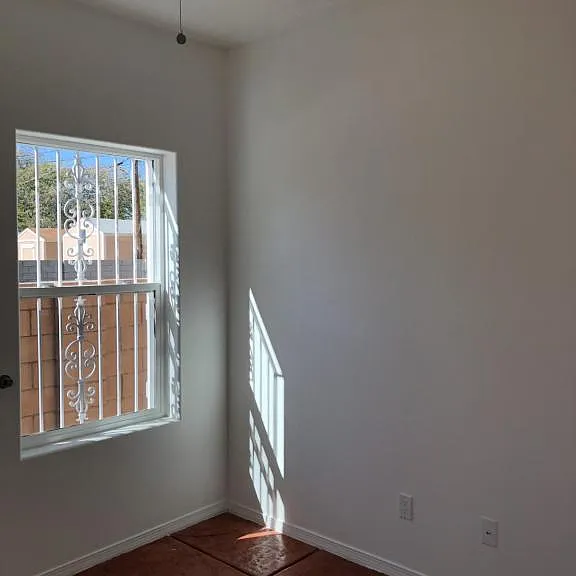 1703 E Lomas Blvd NW — Photo 4