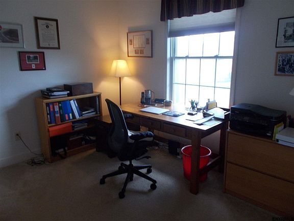 4th image of 28 Sheldon Dr