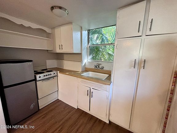 2nd image of 1746 Ingleside Ave #1