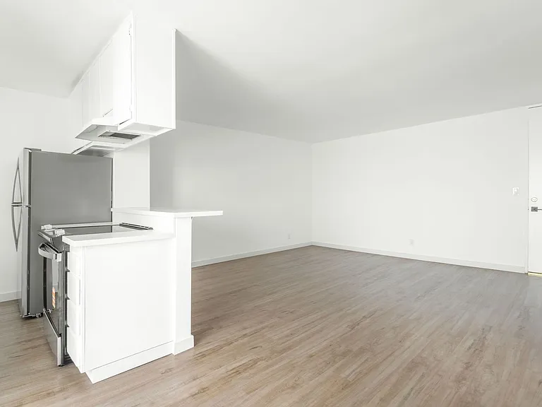 Larrabee Square Apartments — Photo 10