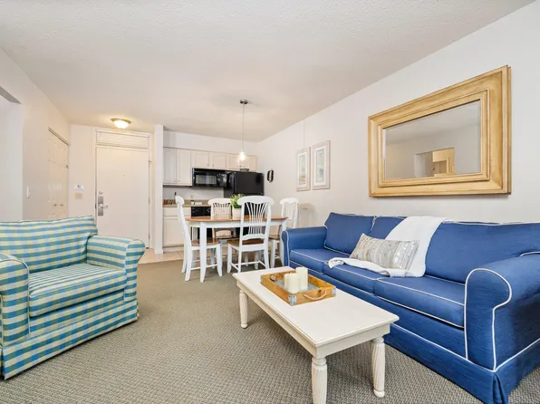 5711 N Creeks Xing, Williamsburg, MI 49690