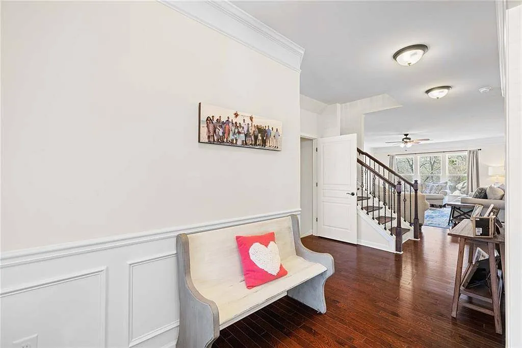 5 bed, 6473 sqft, $4,000 — Photo 4