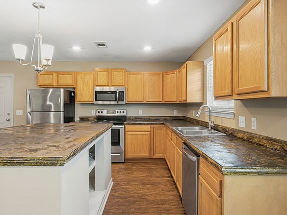 5th image of 334 Bay Ln