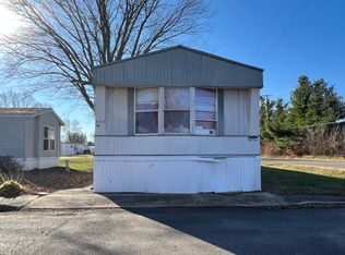 801 Nottinghame Ln, Jacksonville, IL 62650