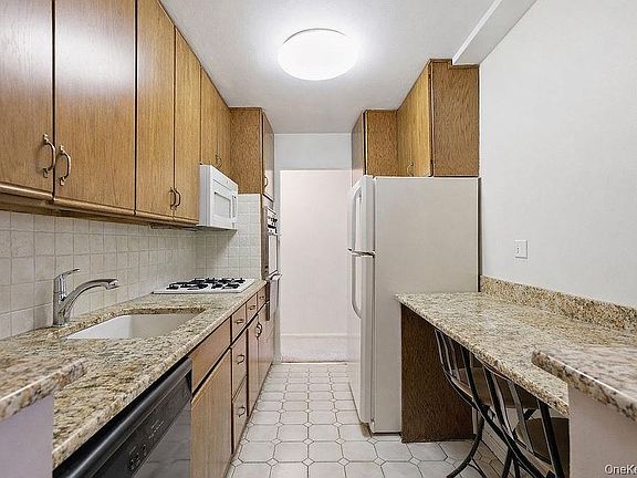 4th image of 85-10 151st Ave #1C