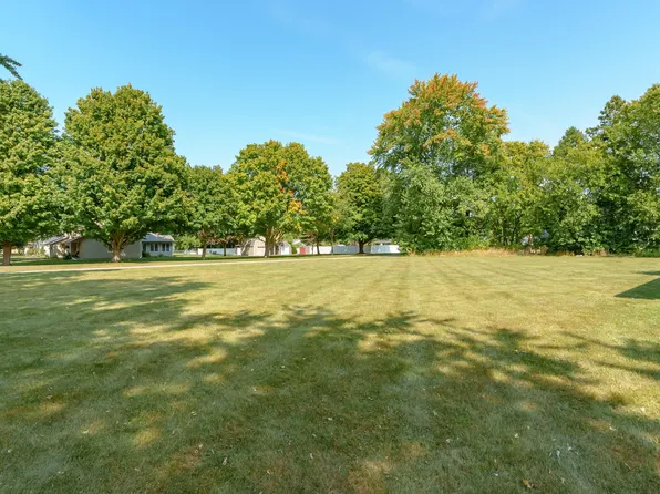 Bernard St, Schoolcraft, MI 49087