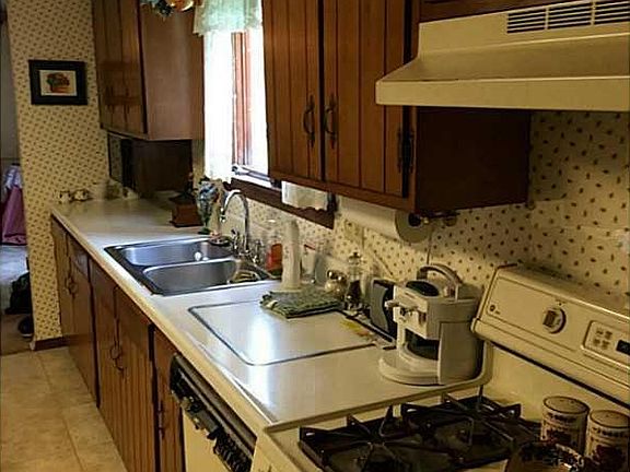5th image of 4046 Feidler Dr