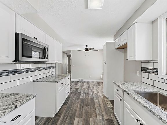 3rd image of 5403 Williamsburg Dr