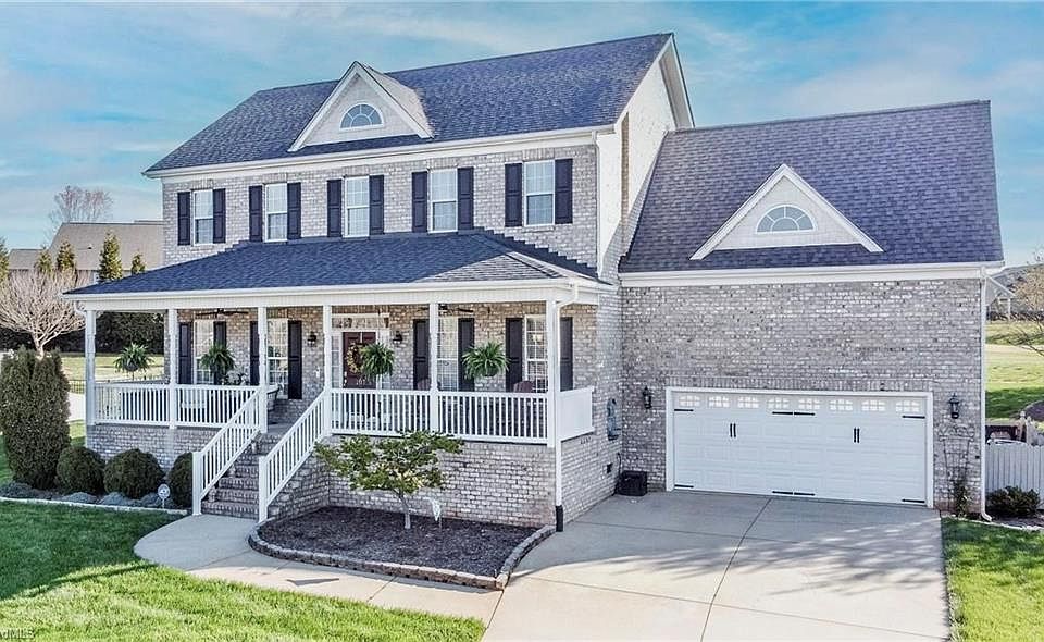 1st image of 107 Fox Den Cir