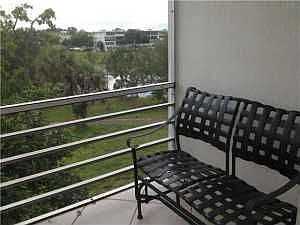 3rd image of 401 Greenbrier Cir