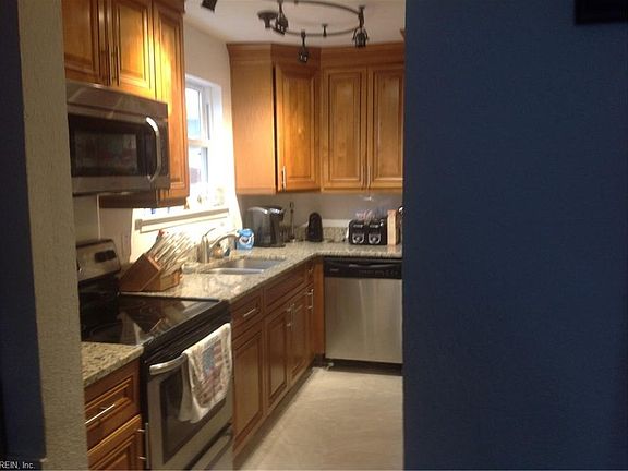 2nd image of 424 Dauphin Ln
