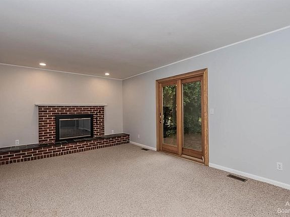 4th image of 3440 Yellowstone Dr