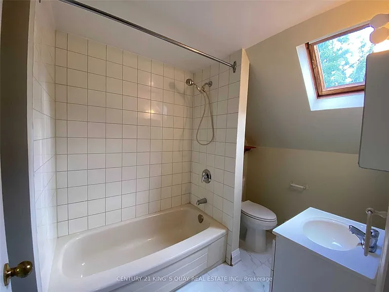 154 Sorauren Ave #3 — Photo 9