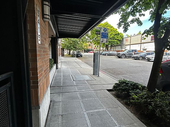 Front door entry right into the heart of Ballard. Looking at Market street (Kangaroo and Kiwi), from Russell Ave.