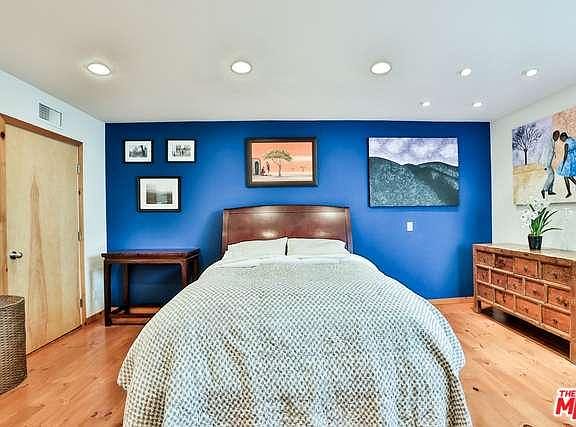 3rd image of 2025 Oakstone Way