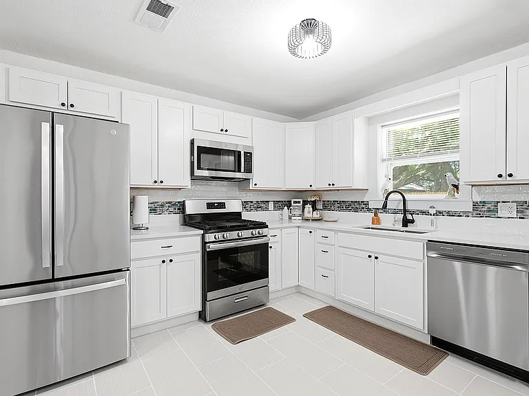 125 3rd Ave SW — Photo 6