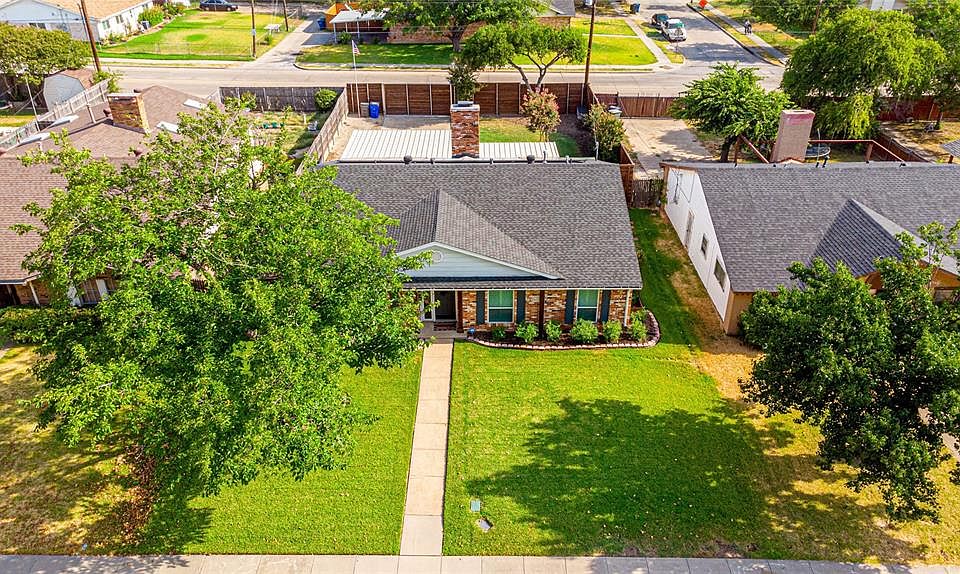 1st image of 2731 Moon River Ln