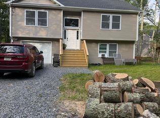 142 Mohawk Rd, Shohola, PA 18458