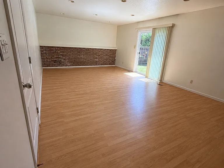 3403 Sutton Loop — Photo 3