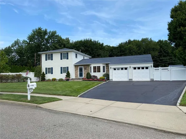 49 Copper Beech Road, Saint James, NY 11780