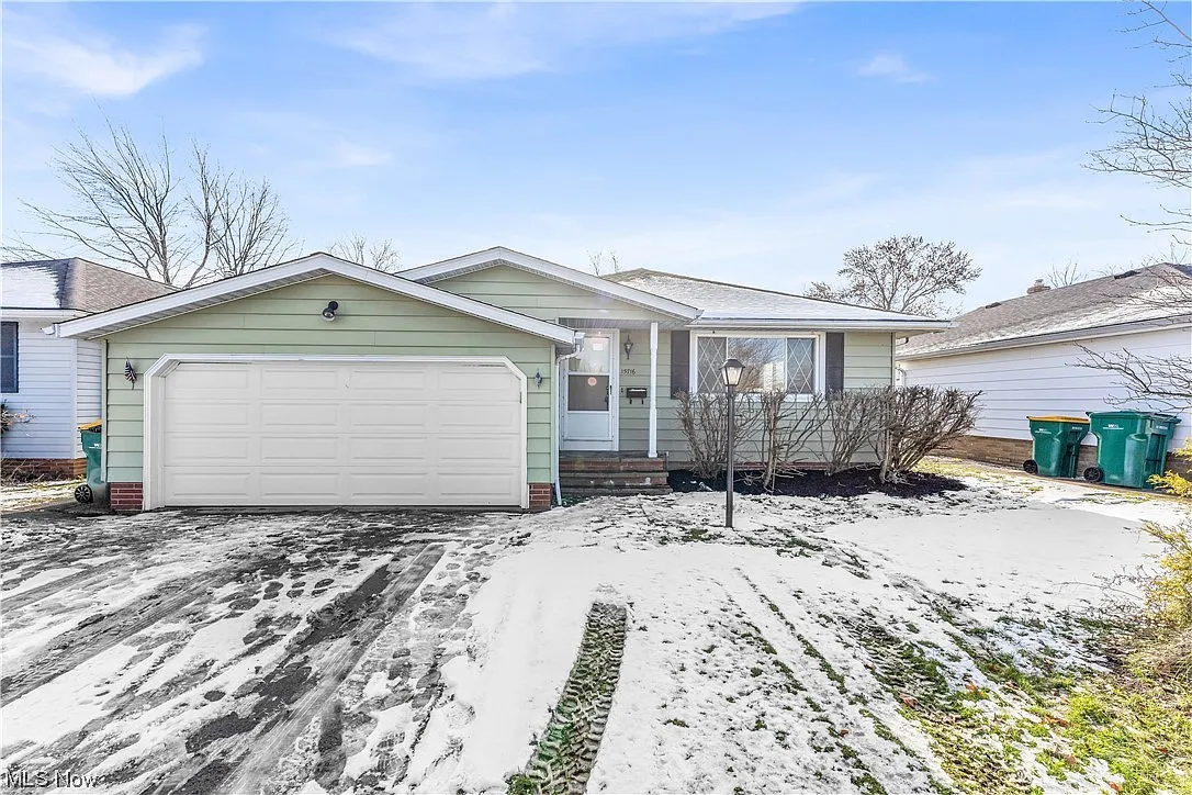15716 Dunbury Dr photo 1