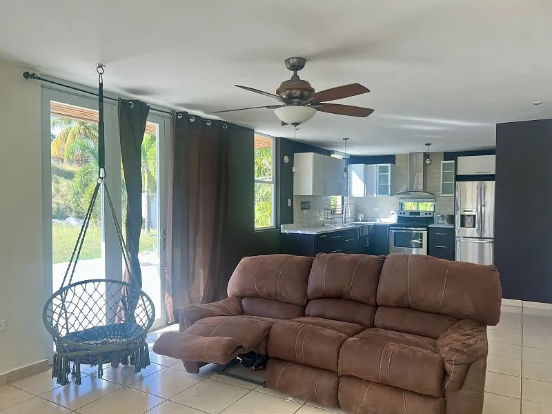 4 bed, 2.5 bath, 2400 sqft, $2,500 — Photo 2