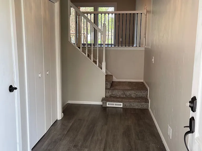4050 Glacier Ln N — Photo 3