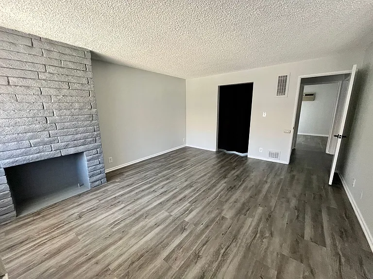 18407 Dearborn Street — Photo 58