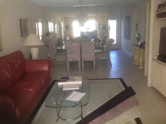 3rd image of 2515 NE 2nd Ct APT 203