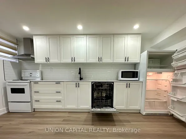 29 Broadlands Blvd #Basement, Toronto, ON M3A 1J1