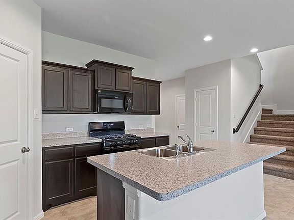 2nd image of 3200 Winoak Dr