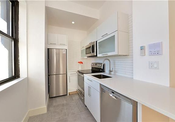 3rd image of 232 E 12th St APT 10D
