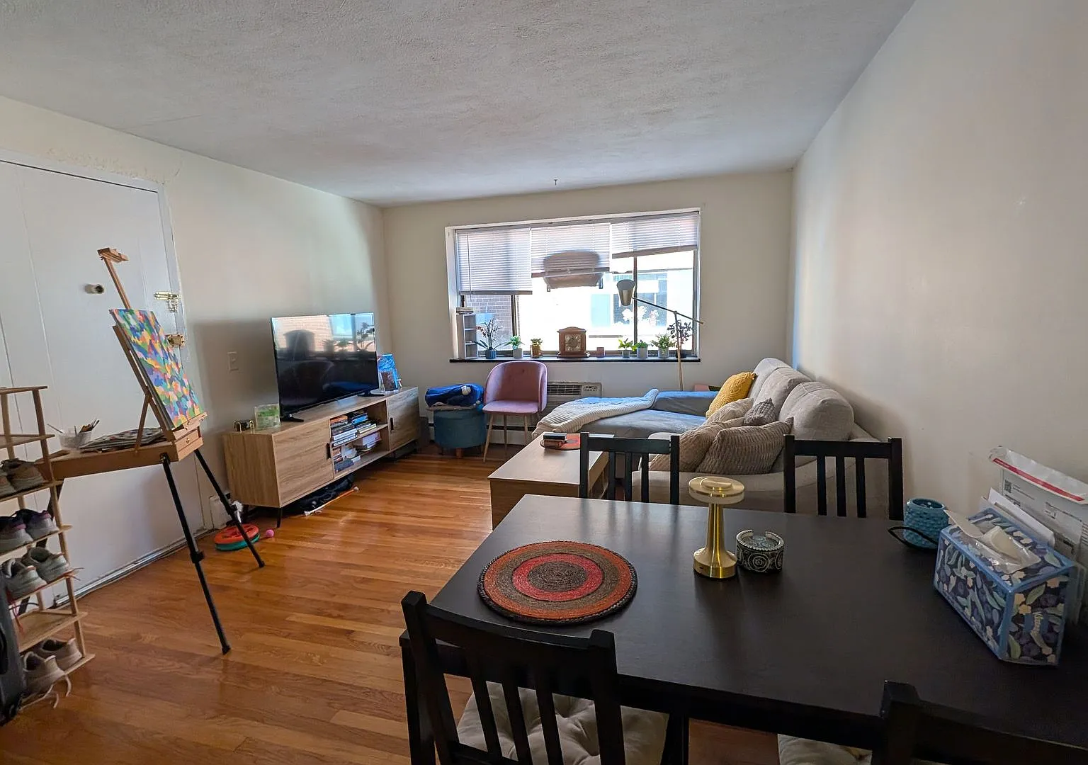 Great Location with Heat/HW Incl! Brookline 2-Bed/1-Bath for 9/1 Move-In — Photo 1