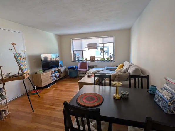 210 Babcock St #5, Brookline, MA 02446