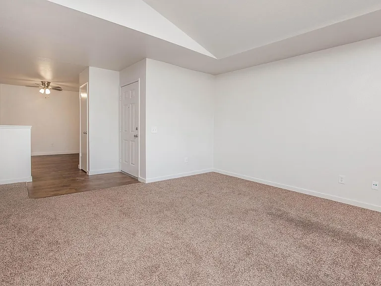 Sierra Hills Apts — Photo 9