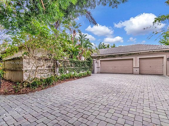 4th image of 8244 Lakeview Dr
