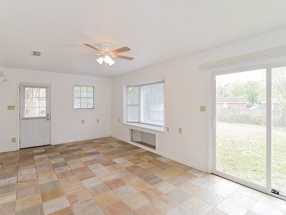 4th image of 414 Woodhaven Ct