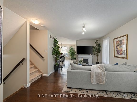 5th image of 939 Silverfox Cres