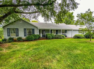 1809 Oakwood St, Bedford, VA 24523