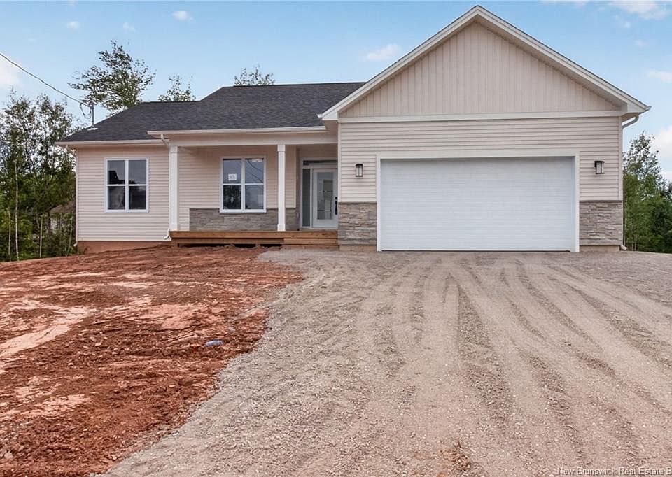 1st image of 49 Adrienne Cres