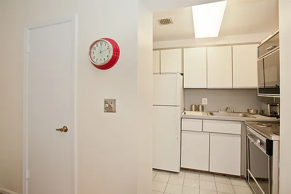 Sold by Avenue Sotheby's International Realty | media 6