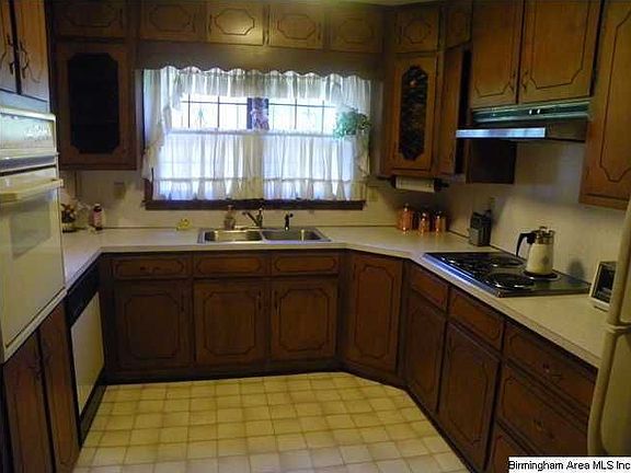 5th image of 833 Northcrest Dr