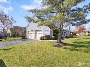 14 Dorchester Dr, Monroe Township, NJ