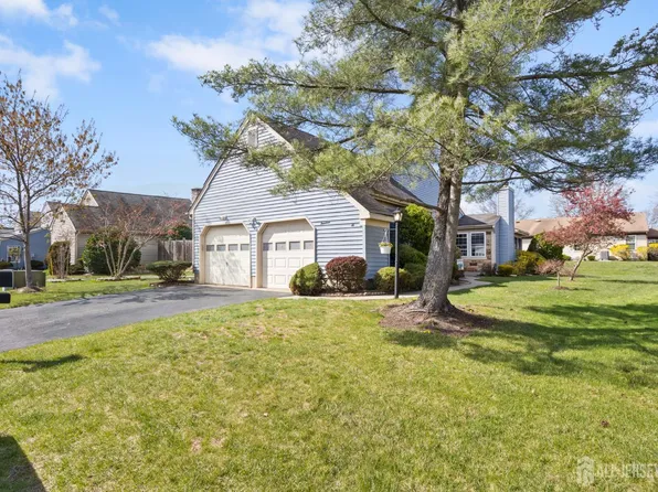 14 Dorchester Dr, Monroe Township, NJ 08831