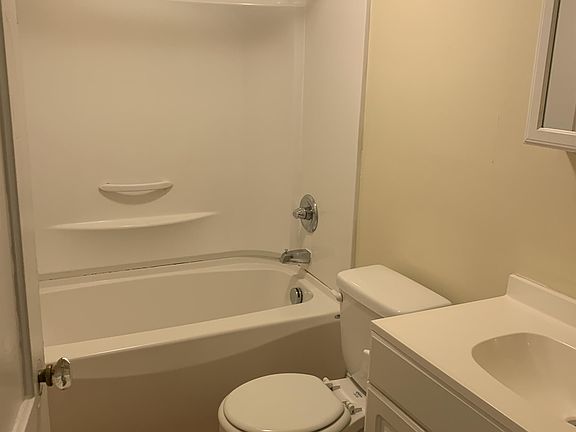 2nd image of 11 E Leigh St APT B