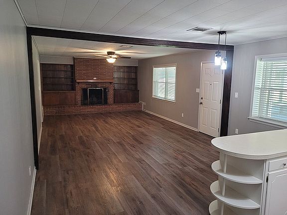 5th image of 1221 Schneider Ln