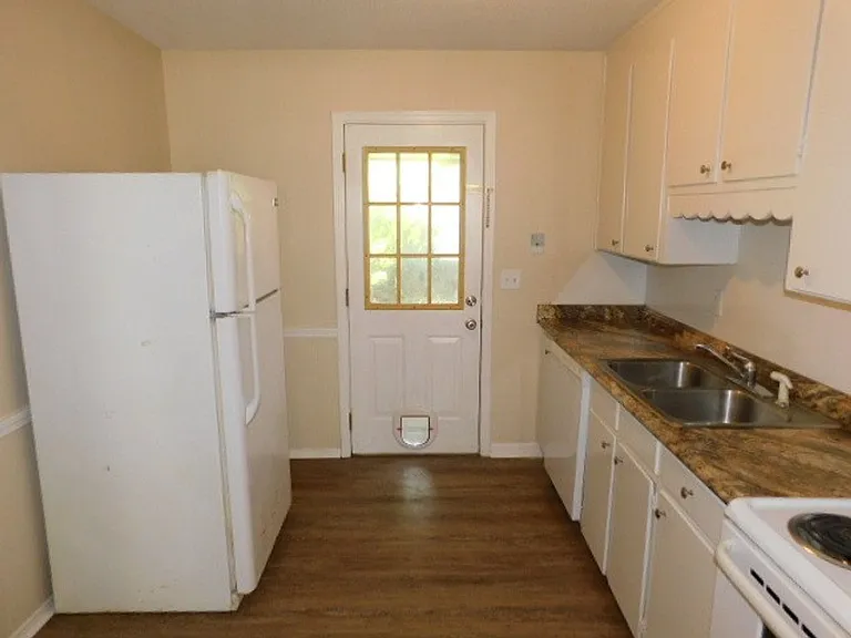 5820 Sanders Ave #E — Photo 6
