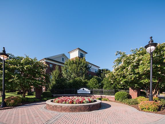 Fantastic Location at the Junction of I-95, Route 1, and Fairfax County Parkway