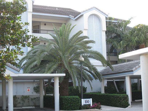 1st image of 133 Bay Colony Dr N