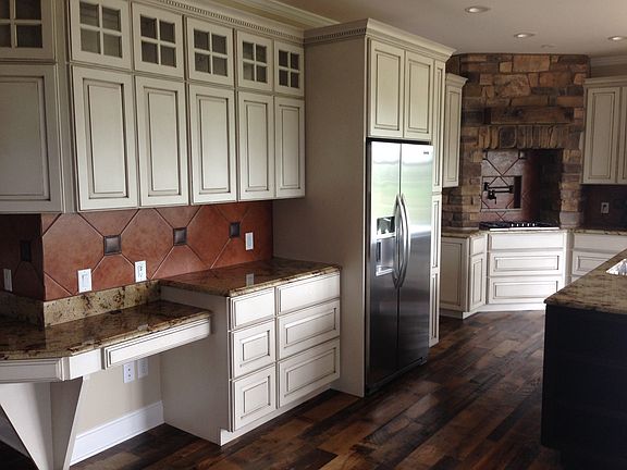 Kitchen/E-Center
